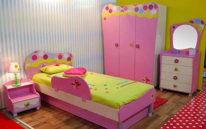 Variantes do interior das crianças para uma menina: princesas ou fidgets