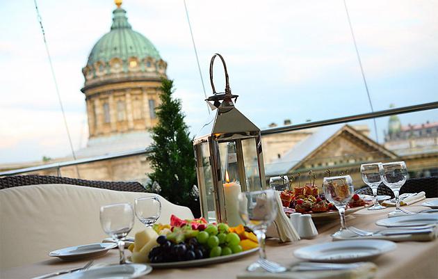 Restaurantes nos telhados de São Petersburgo