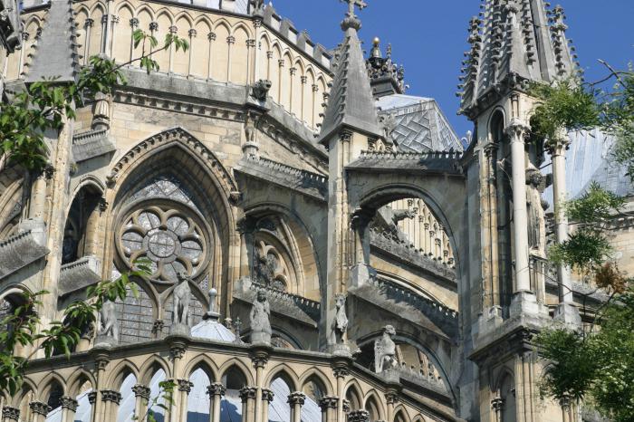 Catedral de Reims, na França: foto, estilo e história. O que é interessante sobre a catedral em Reims?