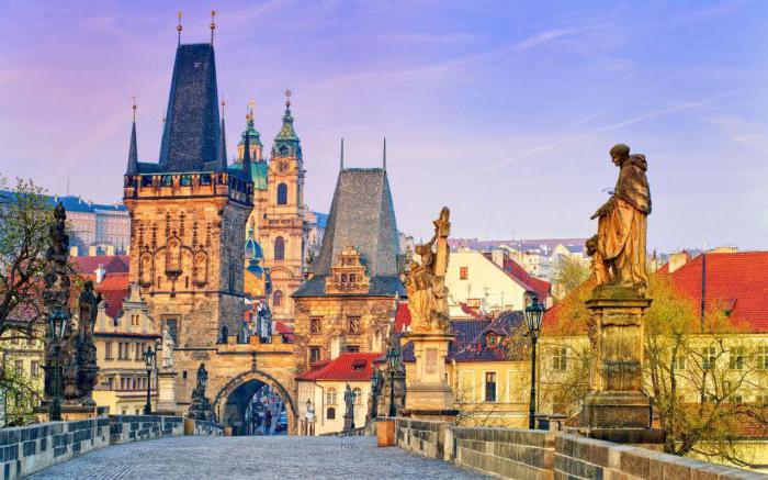 Tour de fim de semana: quanto voar de Moscou para Praga?